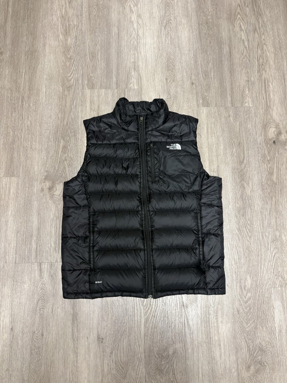The North Face 550 Mens Black Sleeveless Puffer Vest Chest Zip Pocket Sz M